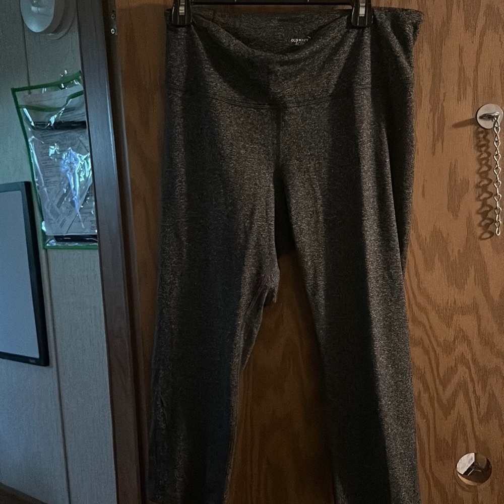 OLD NAVY ACTIVE HIGH RISE CROP LEGGINGS: GRAY: NWT: SIZE XL